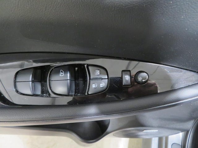 2018 NISSAN LEAF - 11