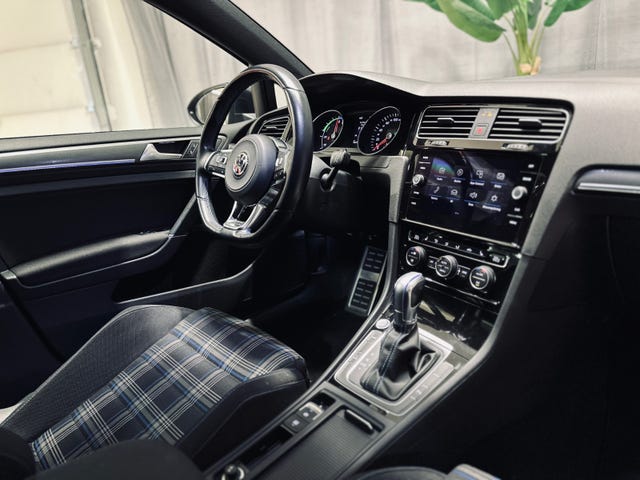 2019 VOLKSWAGEN GOLF - 12