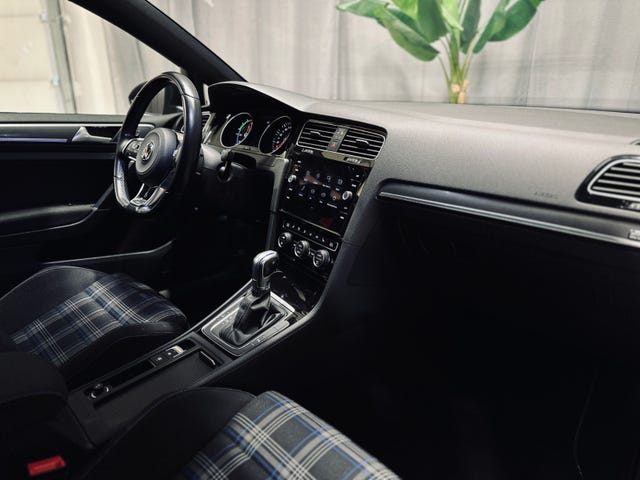 2019 VOLKSWAGEN GOLF - 11