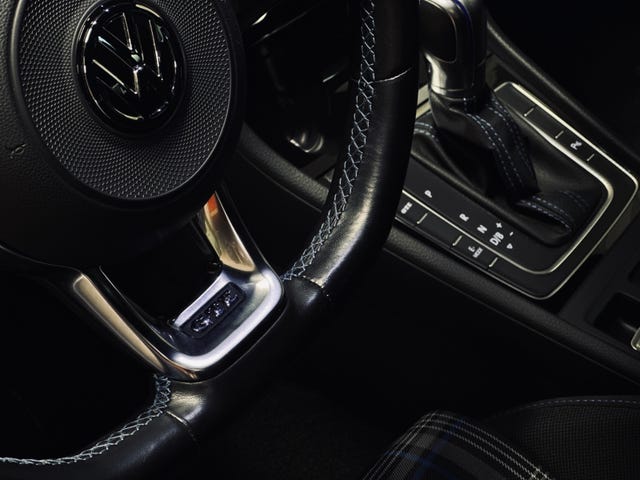 2019 VOLKSWAGEN GOLF - 19