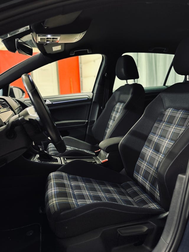 2019 VOLKSWAGEN GOLF - 15