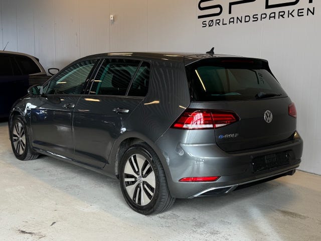 WVWZZZAUZJ8904062 2018 VOLKSWAGEN GOLF-2
