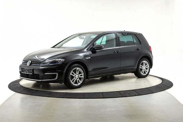 WVWZZZAUZJ8909221 2018 VOLKSWAGEN GOLF-0