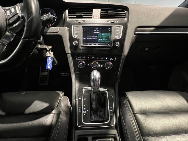 2015 VOLKSWAGEN GOLF - 28