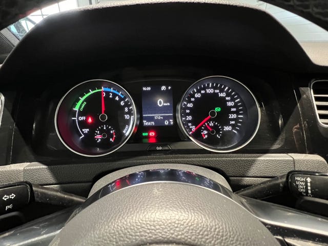 2015 VOLKSWAGEN GOLF - 32