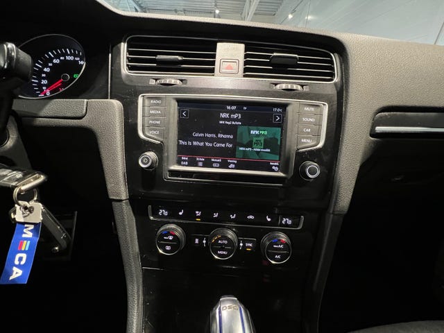 2015 VOLKSWAGEN GOLF - 26