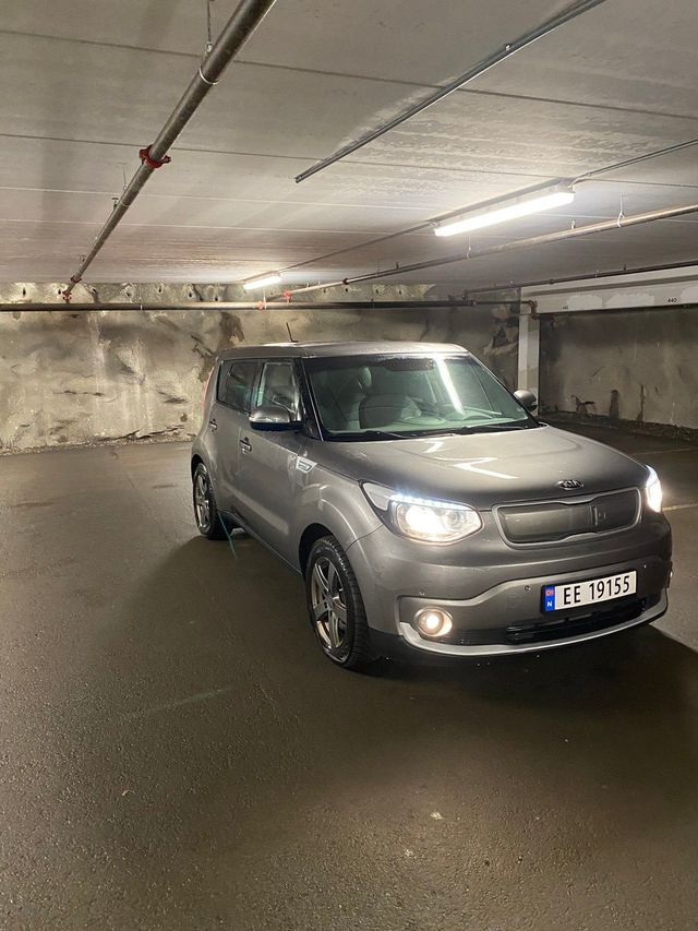 KNAJX81EFH7018891 2017 KIA SOUL-3