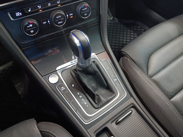 2019 VOLKSWAGEN GOLF - 38