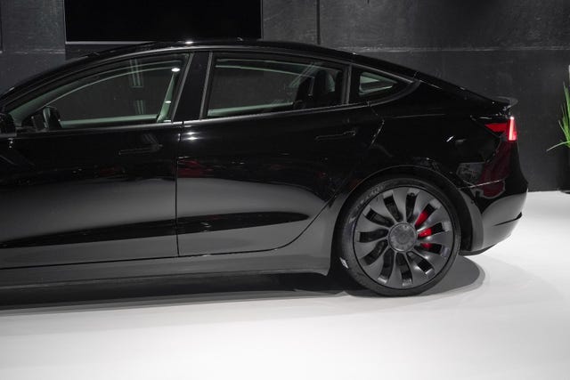 5YJ3E7EC8MF880611 2021 TESLA MODEL 3-4