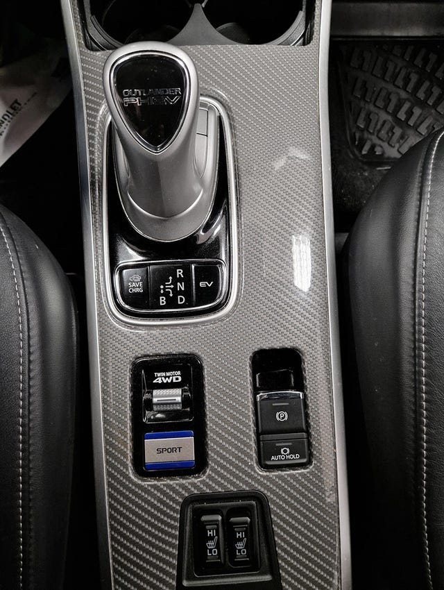2020 MITSUBISHI OUTLANDER - 25