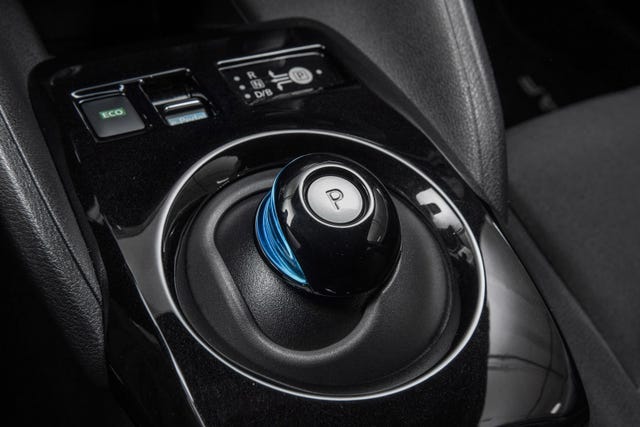 2022 NISSAN LEAF - 11