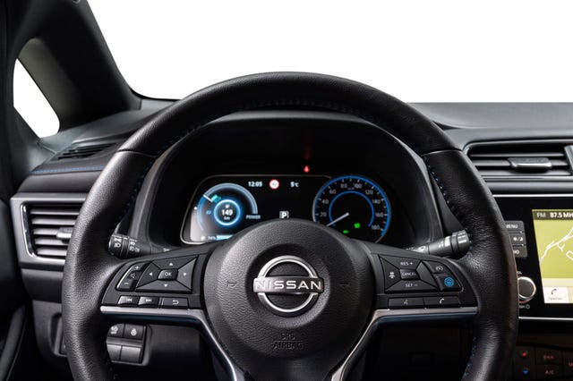 2022 NISSAN LEAF - 11