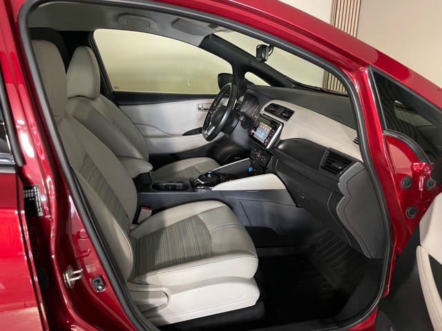 2018 NISSAN LEAF - 35