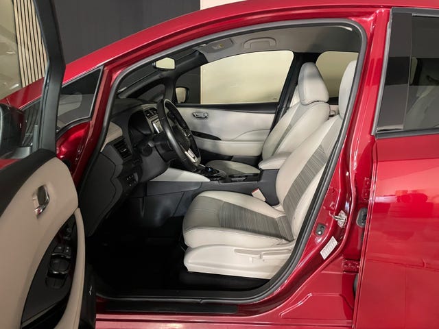 2018 NISSAN LEAF - 12