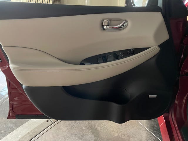 2018 NISSAN LEAF - 10
