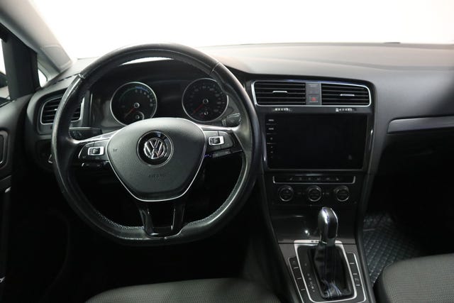 2018 VOLKSWAGEN GOLF - 19