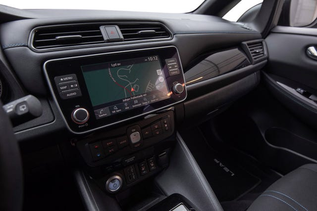 2022 NISSAN LEAF - 16