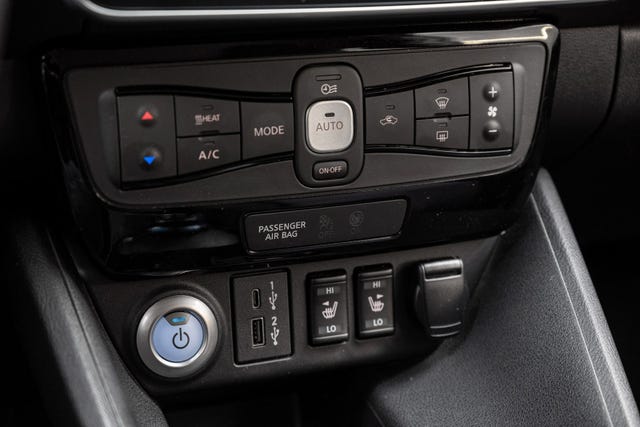 2022 NISSAN LEAF - 17