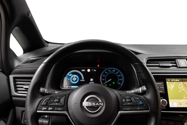 2022 NISSAN LEAF - 11