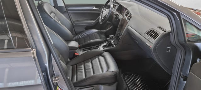2019 VOLKSWAGEN GOLF - 19