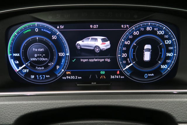 2019 VOLKSWAGEN GOLF - 19