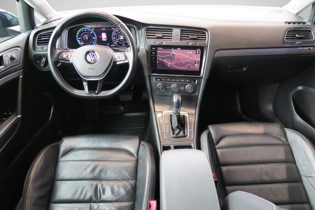 2019 VOLKSWAGEN GOLF - 18