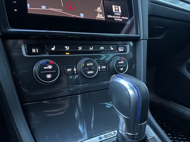 2019 VOLKSWAGEN GOLF - 27