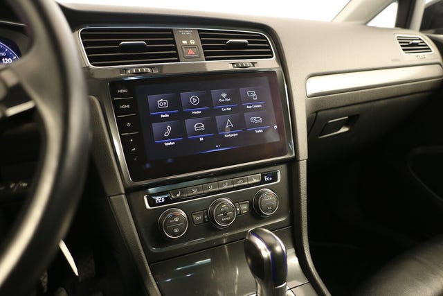 2018 VOLKSWAGEN GOLF - 28