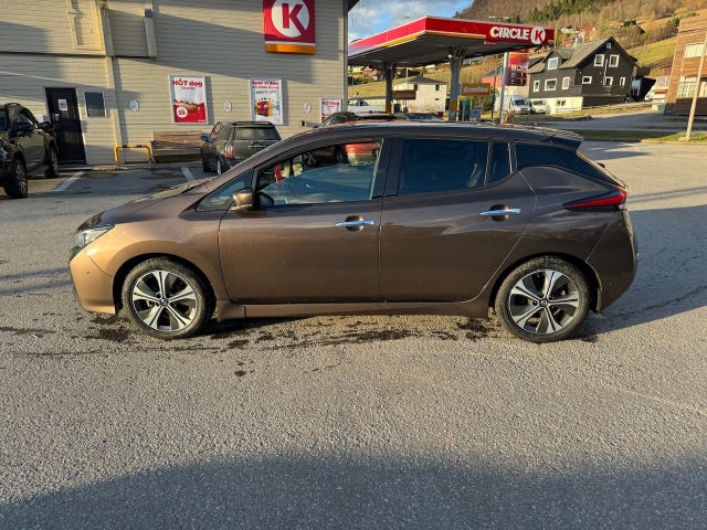 2018 NISSAN LEAF - 8