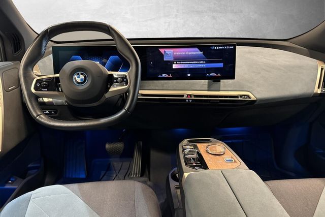 2022 BMW IX40 - 14