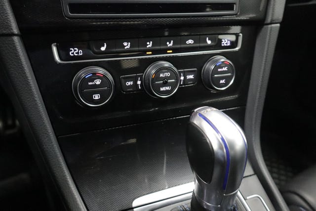 2015 VOLKSWAGEN GOLF - 19