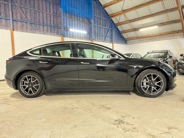 5YJ3E7EBXKF233082 2019 TESLA MODEL 3-5