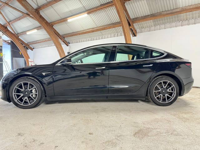 5YJ3E7EBXKF233082 2019 TESLA MODEL 3-4