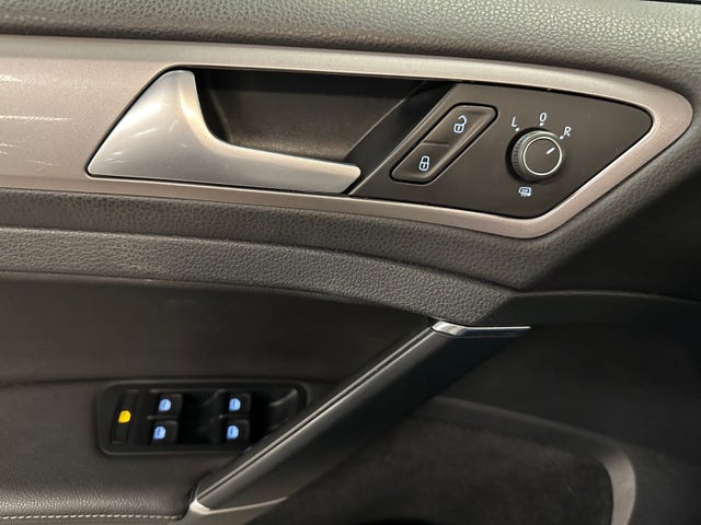 2015 VOLKSWAGEN GOLF - 24