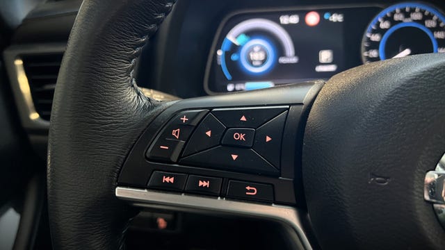 2018 NISSAN LEAF - 18