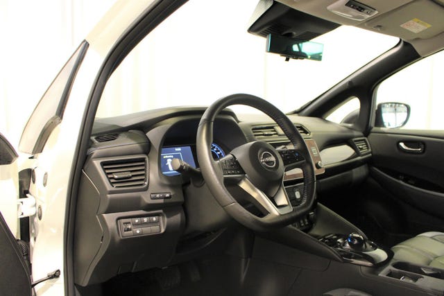 2022 NISSAN LEAF - 8