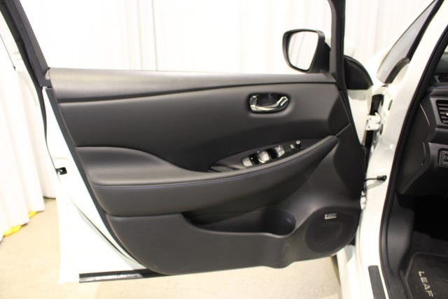 2022 NISSAN LEAF - 11