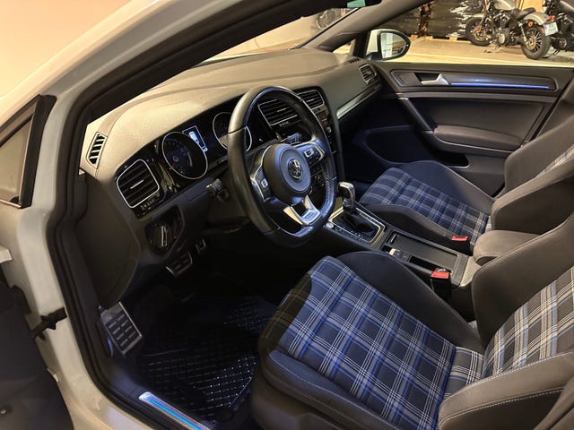 2018 VOLKSWAGEN GOLF - 18