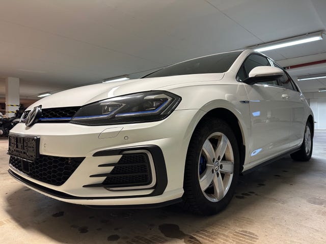 WVWZZZAUZJW808952 2018 VOLKSWAGEN GOLF-2
