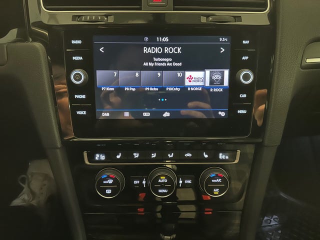 2018 VOLKSWAGEN GOLF - 24