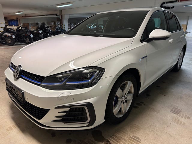 WVWZZZAUZJW808952 2018 VOLKSWAGEN GOLF-3
