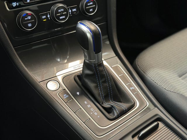 2019 VOLKSWAGEN GOLF - 24