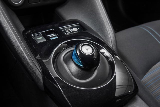 2022 NISSAN LEAF - 11
