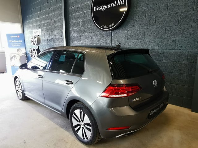 WVWZZZAUZJW900285 2018 VOLKSWAGEN GOLF-2