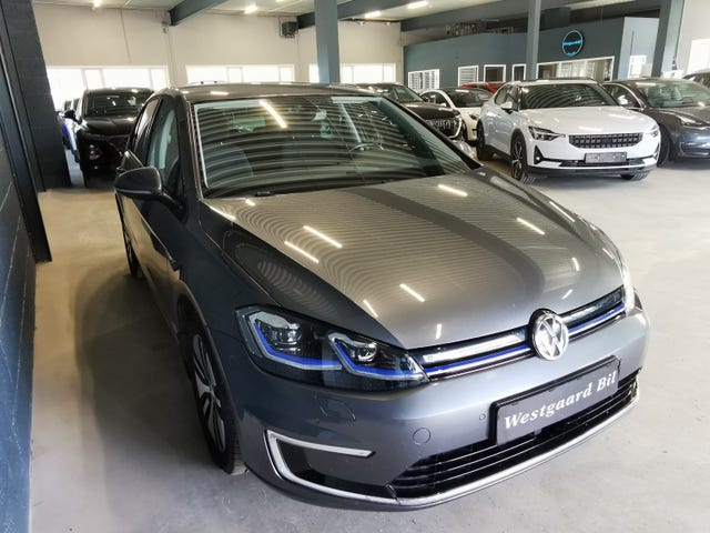 WVWZZZAUZJW900285 2018 VOLKSWAGEN GOLF-3
