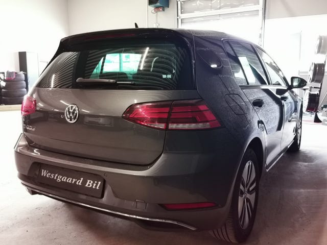 WVWZZZAUZJW900285 2018 VOLKSWAGEN GOLF-4