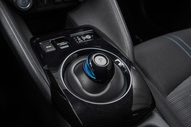2022 NISSAN LEAF - 11