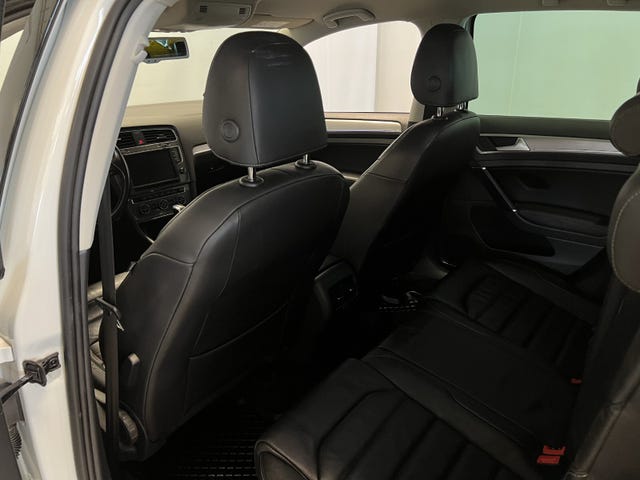 2015 VOLKSWAGEN GOLF - 32