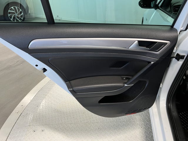 2015 VOLKSWAGEN GOLF - 31