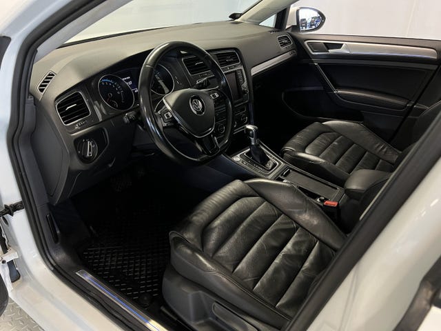 2015 VOLKSWAGEN GOLF - 28